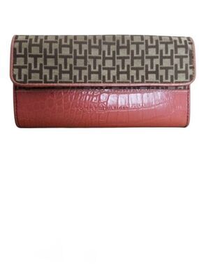 Tommy Hilfiger Signature Tri-Fold Continental Faux Croc Coral Wallet